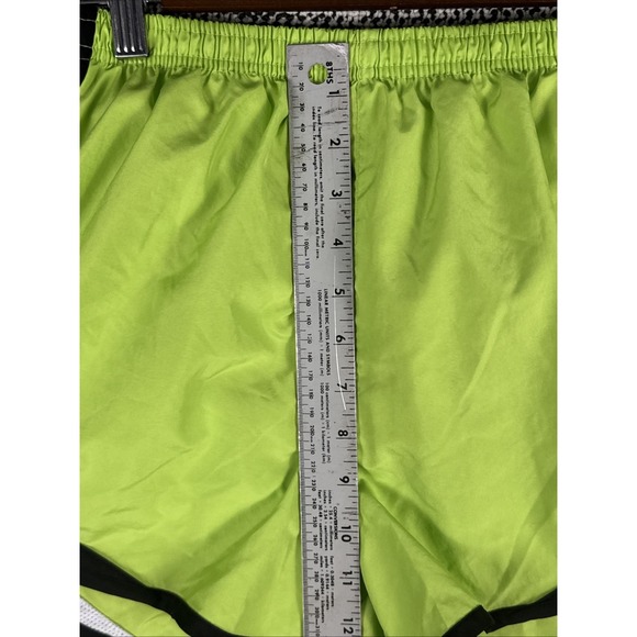 Nike Dri Fit Shorts Womens Medium Running Lined Green Lightweight Workout - Picture 5 of 7